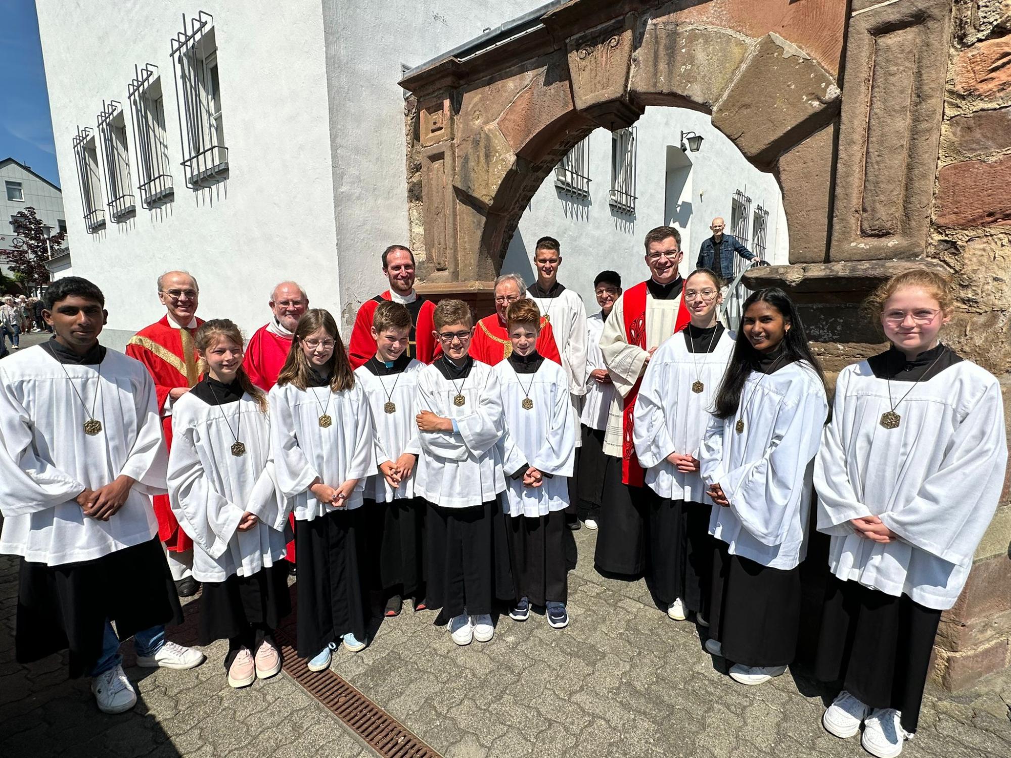 Gruppenfoto nach der Primiz